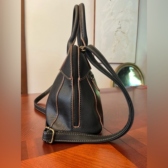 Roots Black Leather Handbag Crossbody Bag NWOT - Picture 4 of 10